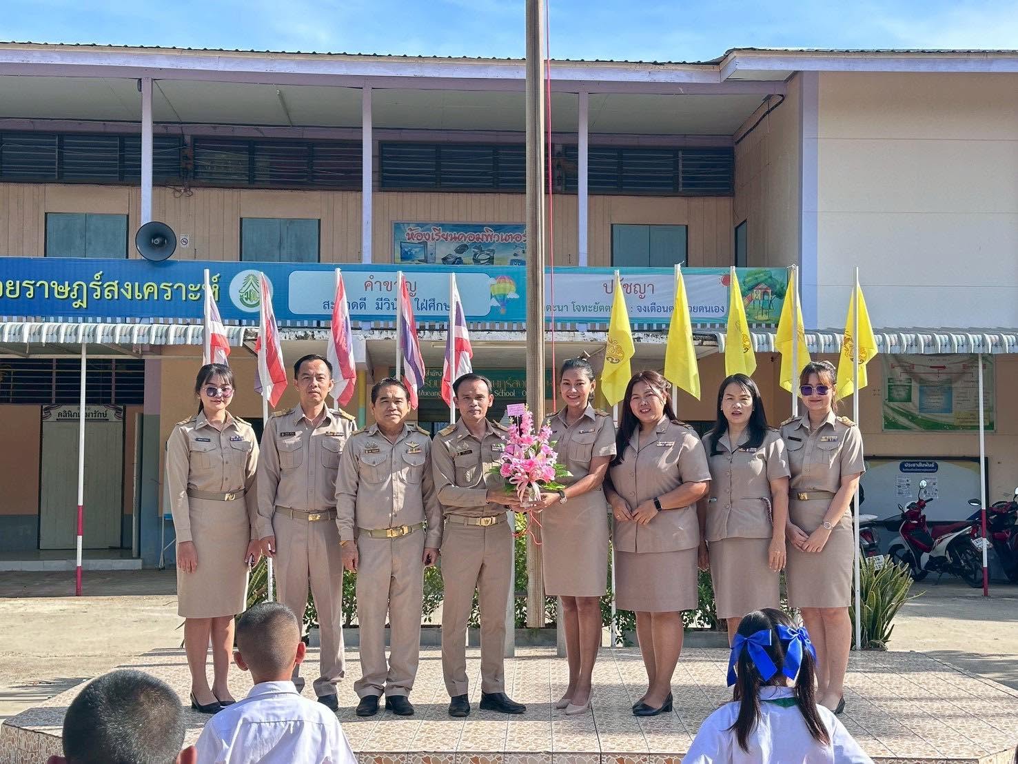 แสดงความยินดีกับ นางสาวศศิประภา แก้วศรีพจน์ เนื่องในโอกาสได้รับการแต่งตั้งให้มีวิทยฐานะ “ครูชำนาญการ”