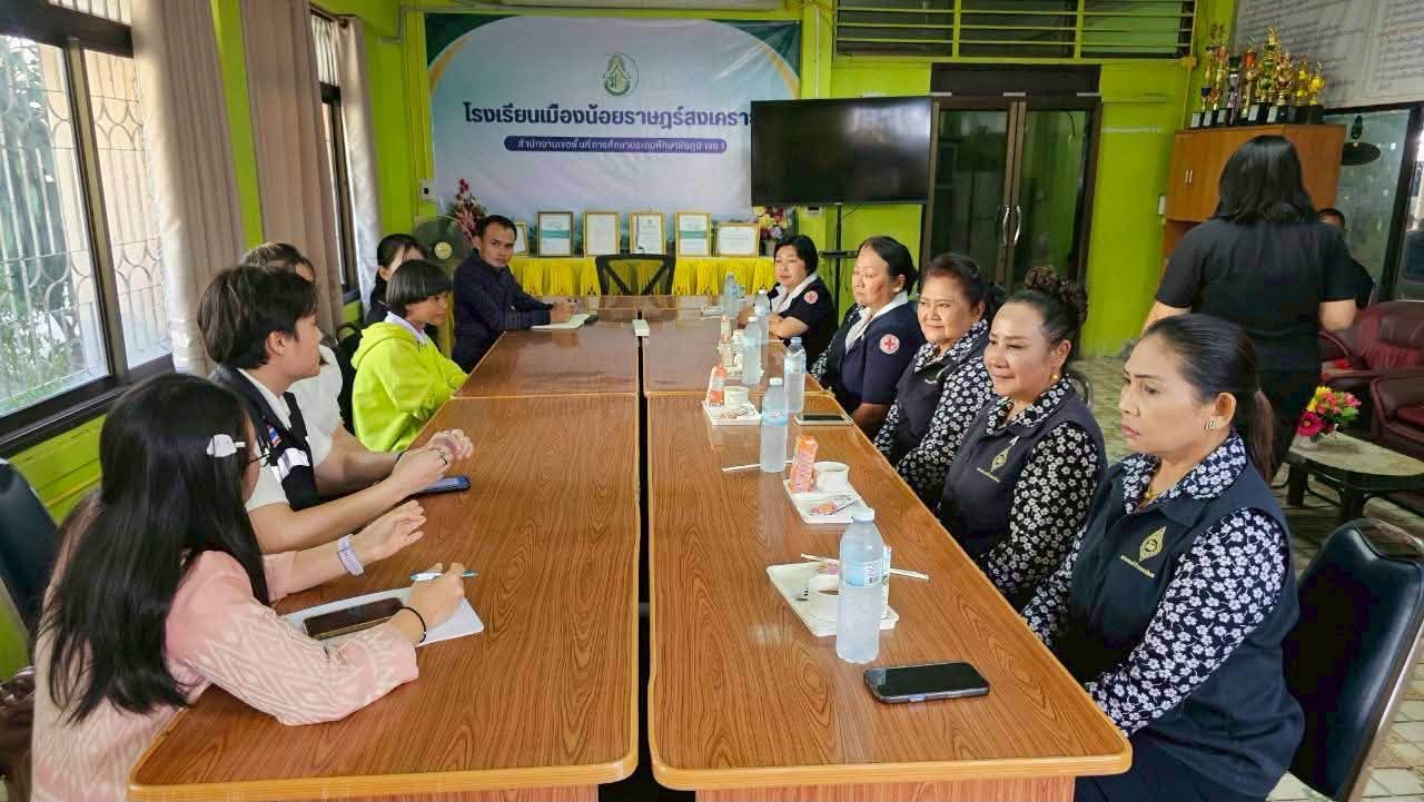 ลงพื้นที่เยี่ยมบ้านให้กำลังใจและช่วยเหลือนักเรียน ตามระบบดูแลช่วยเหลือนักเรียนโดยมีนายกเหล่ากาชาดจังหวัดชัยภูมิ พร้อมคณะ